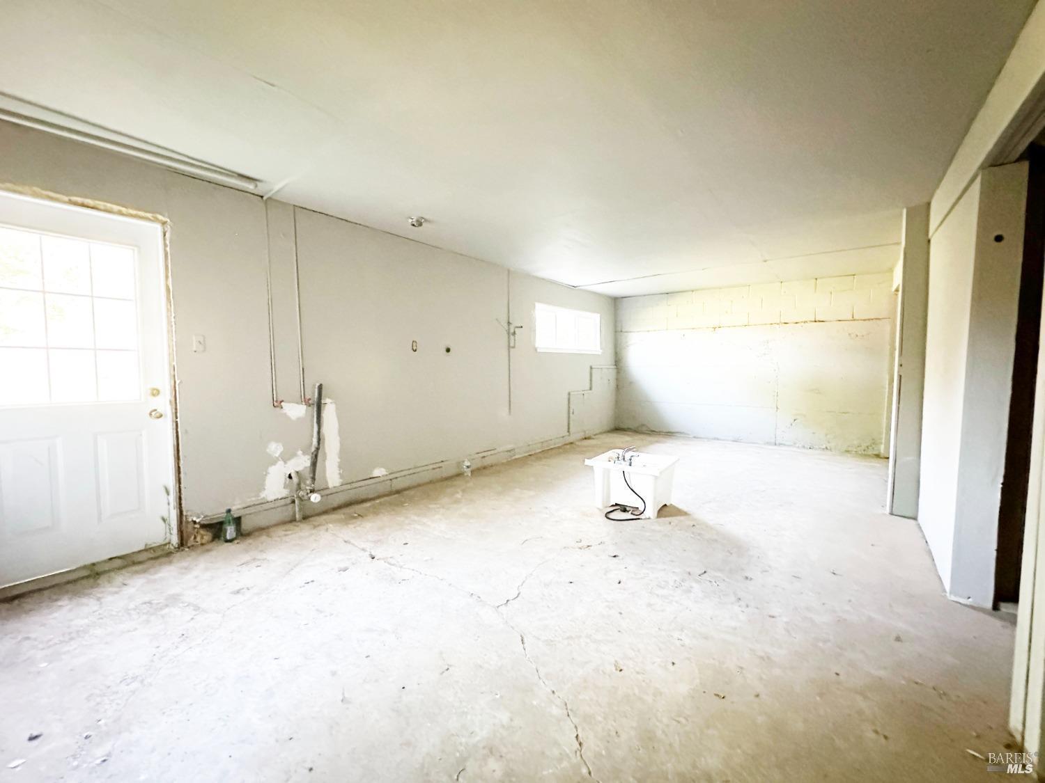 4083 Frye Avenue Clearlake, CA 95422 - Photo 13 of 18 an empty room with windows