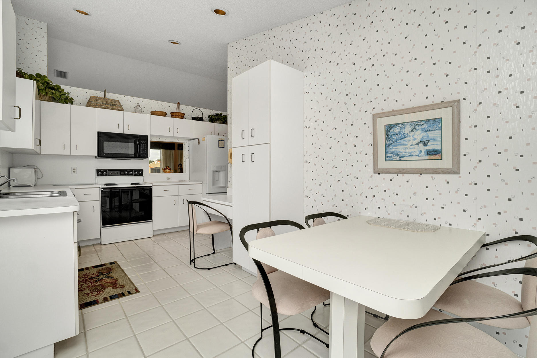 8260 Helsinki Circle Boca Raton, FL 33434 - Photo 8 of 18 OPEN & AIRY KITCHEN