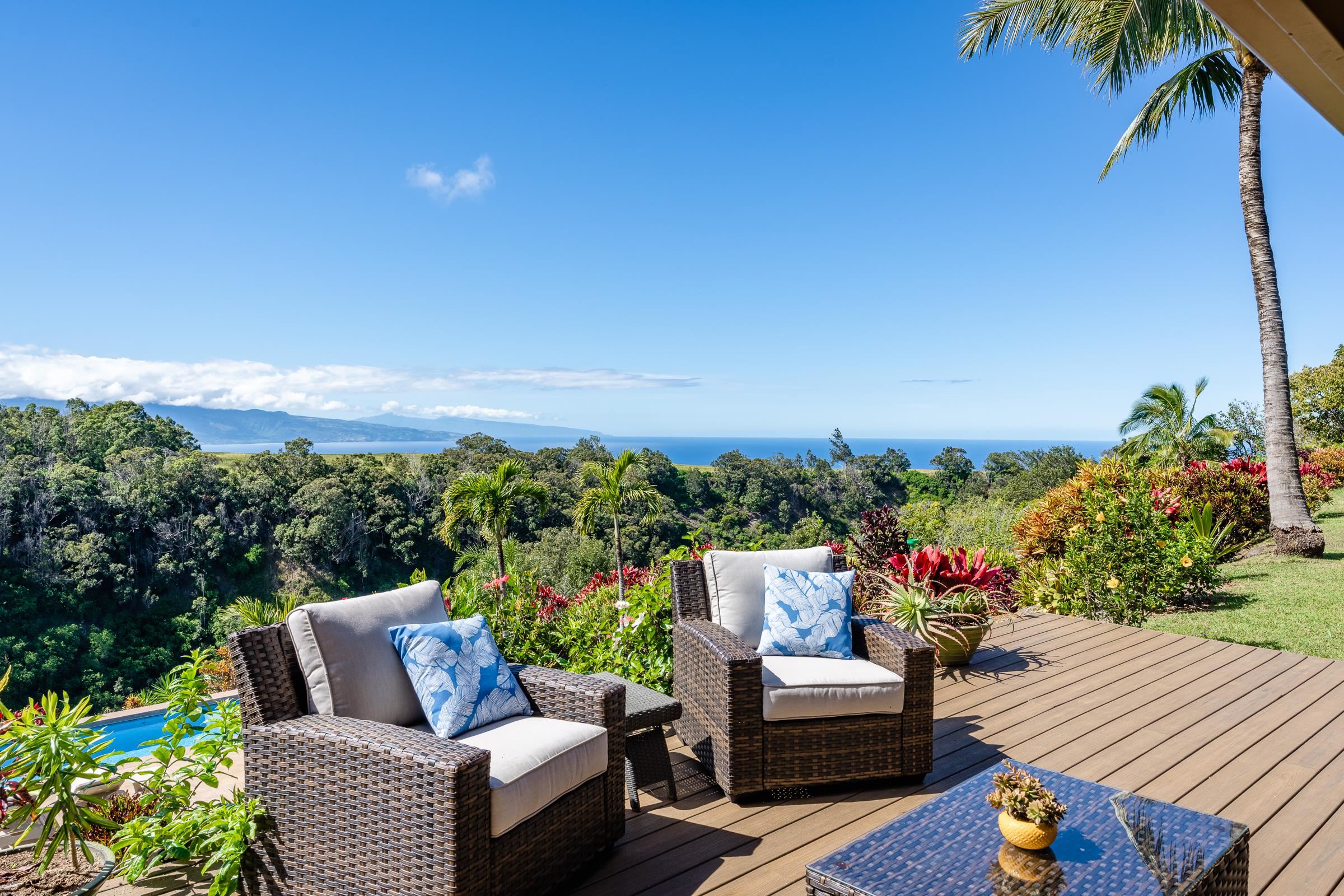 207 Uakoko Place Haiku, HI 96708 - Photo 2 of 30 a view of a patio on the roof deck