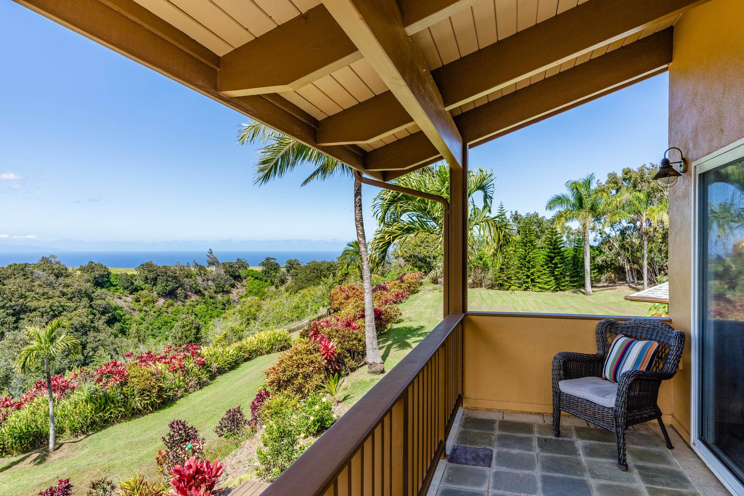 207 Uakoko Place Haiku, HI 96708 - Photo 8 of 30 a view of a chairs and table in a patio