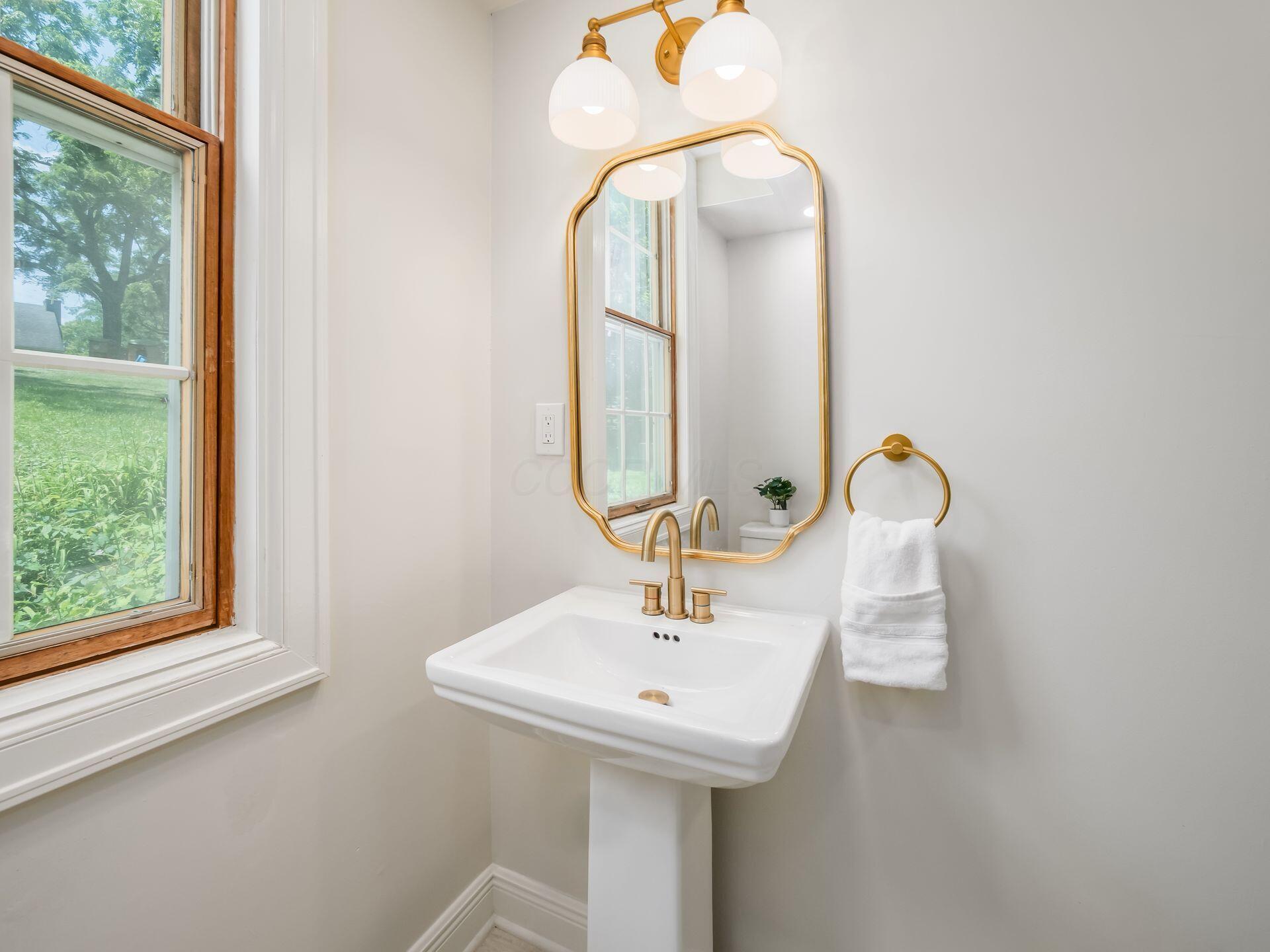 1490 Stratford Road Delaware, OH 43015 - Photo 25 of 52 1st Fl. Bathroom
