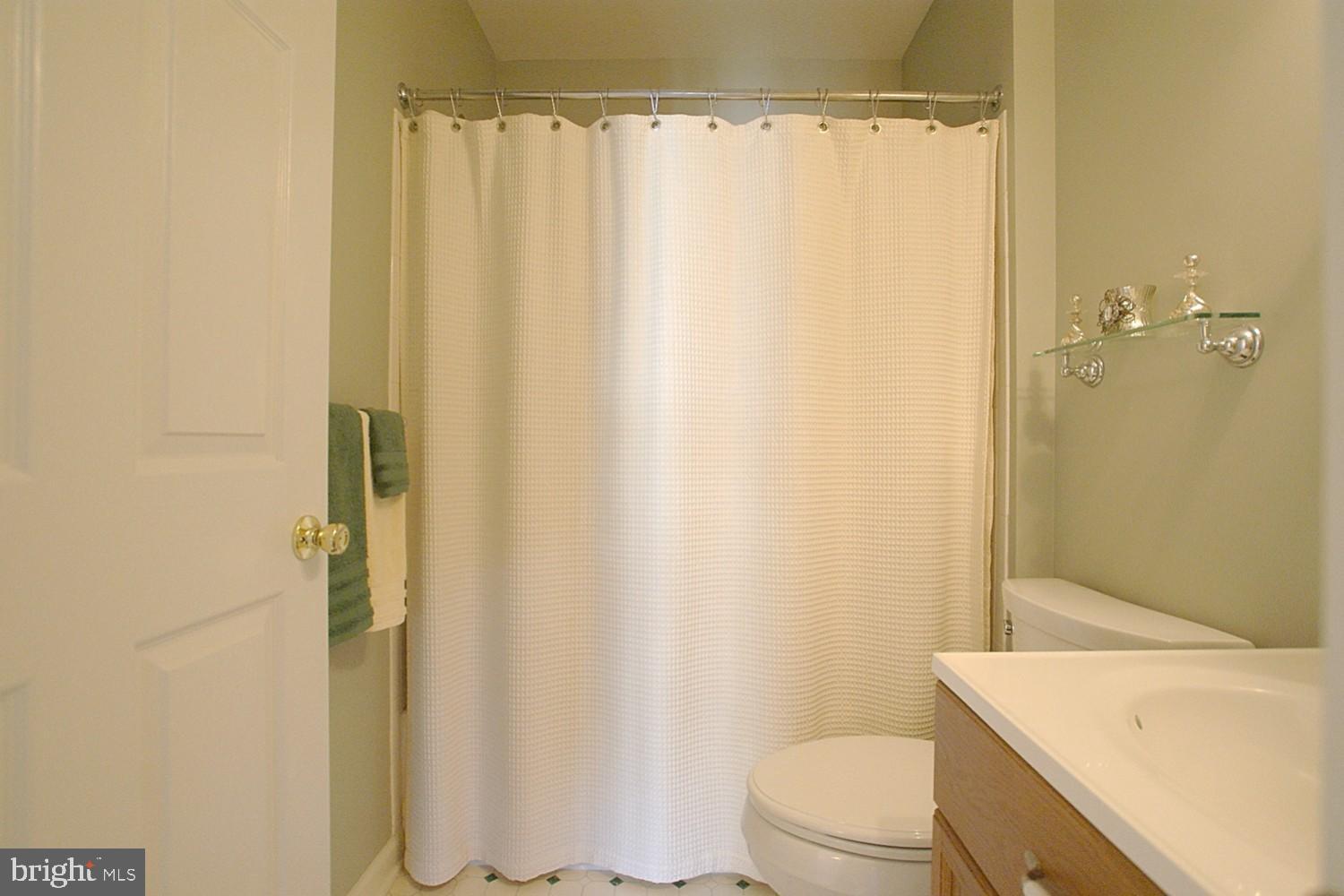 37 Windingbrook Road Bordentown, NJ 08505 - Photo 50 of 71 2nd Floor Full Bath
