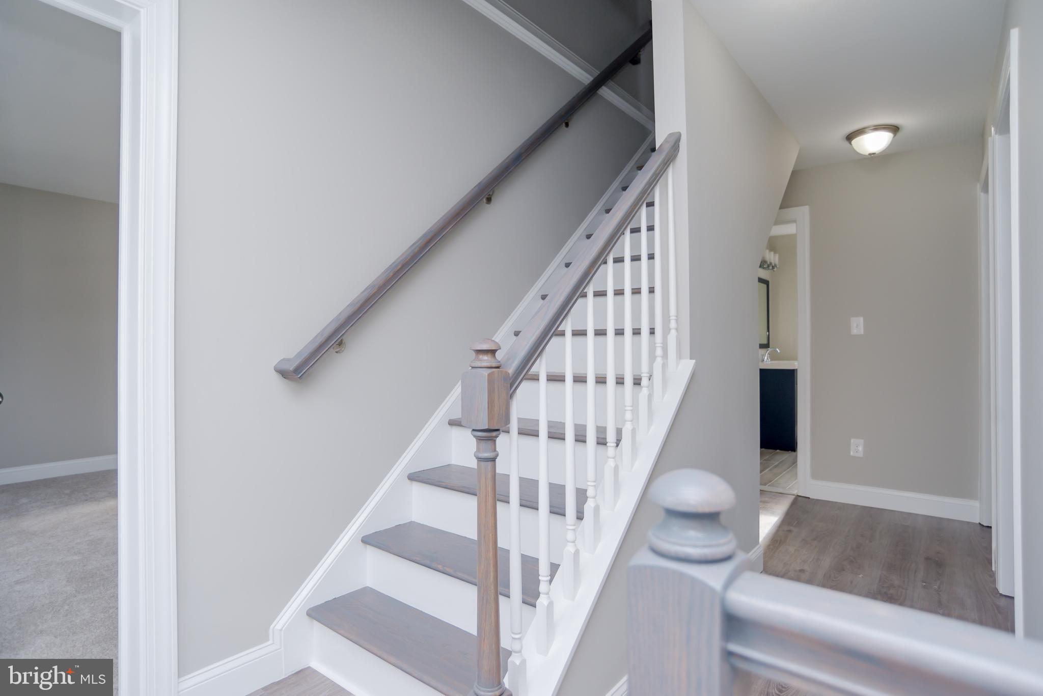 511 Byberry Road Philadelphia, PA 19116 - Photo 19 of 44 2nd floor hall