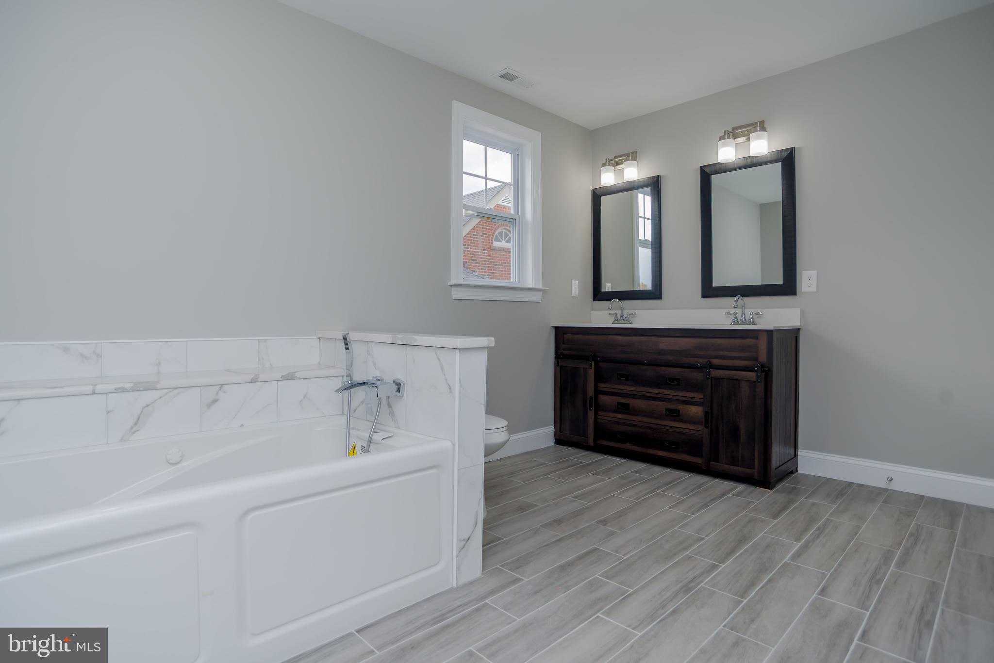 511 Byberry Road Philadelphia, PA 19116 - Photo 24 of 44 Master bathroom