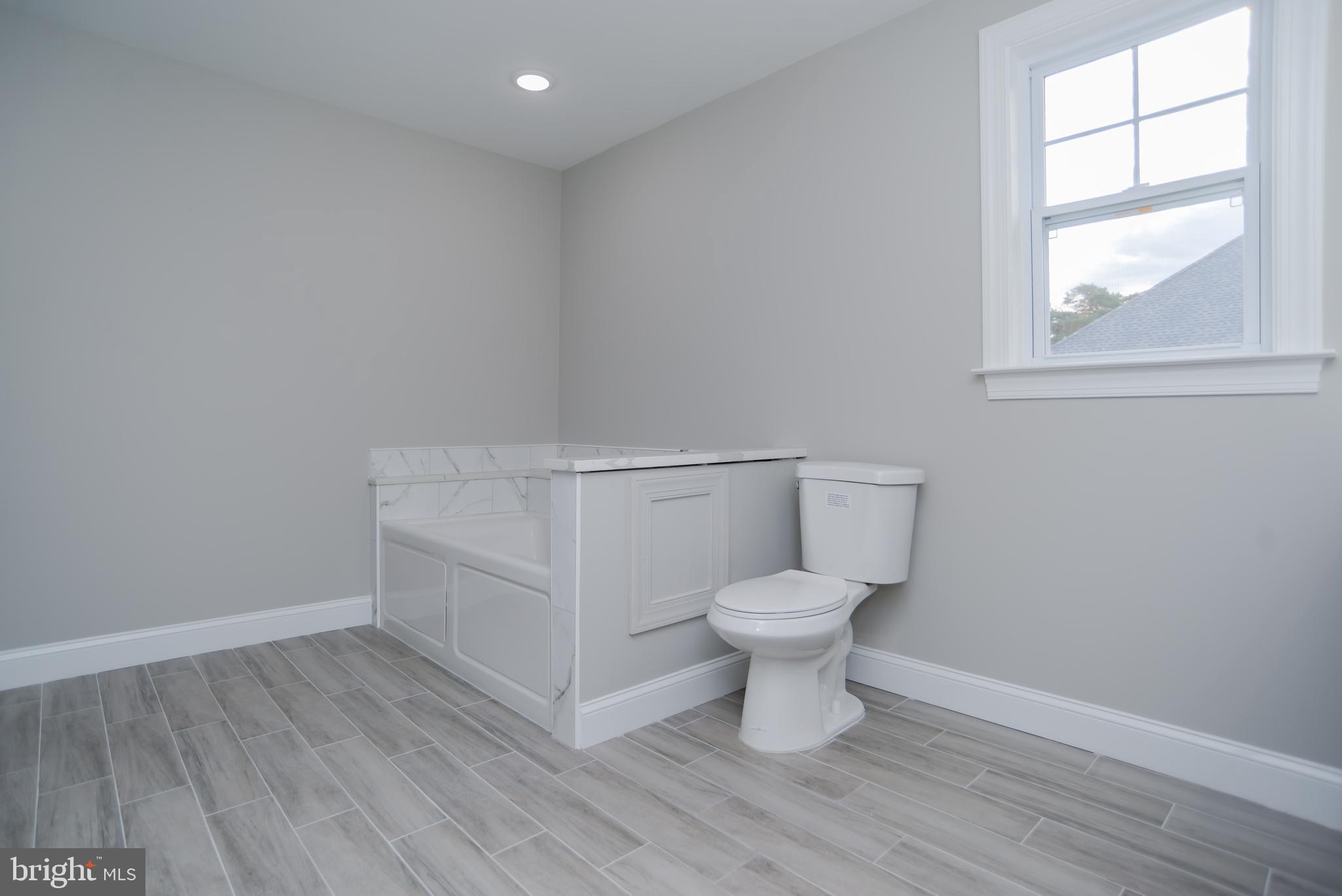 511 Byberry Road Philadelphia, PA 19116 - Photo 25 of 44 Master bathroom