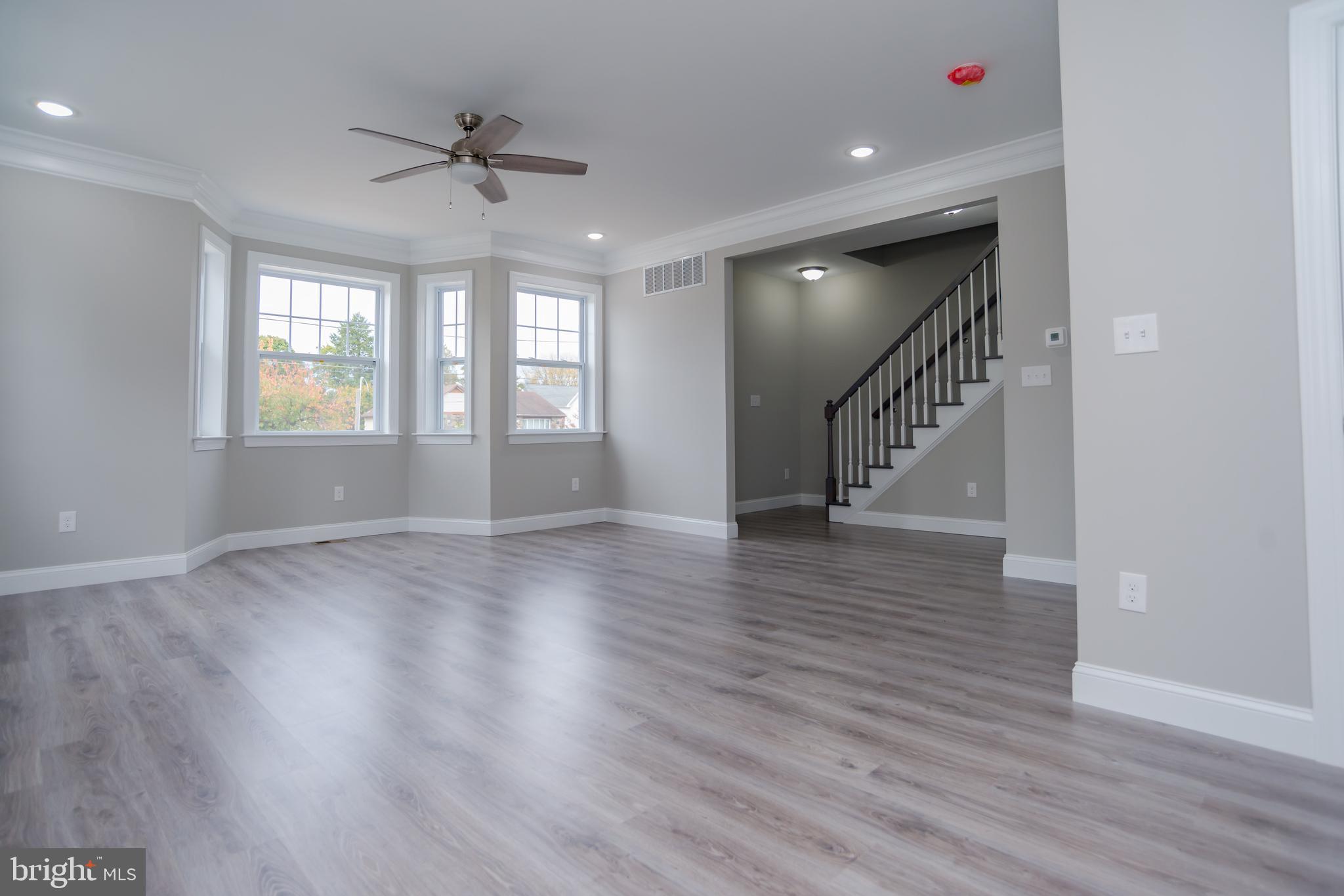 511 Byberry Road Philadelphia, PA 19116 - Photo 6 of 44 Living/dining room