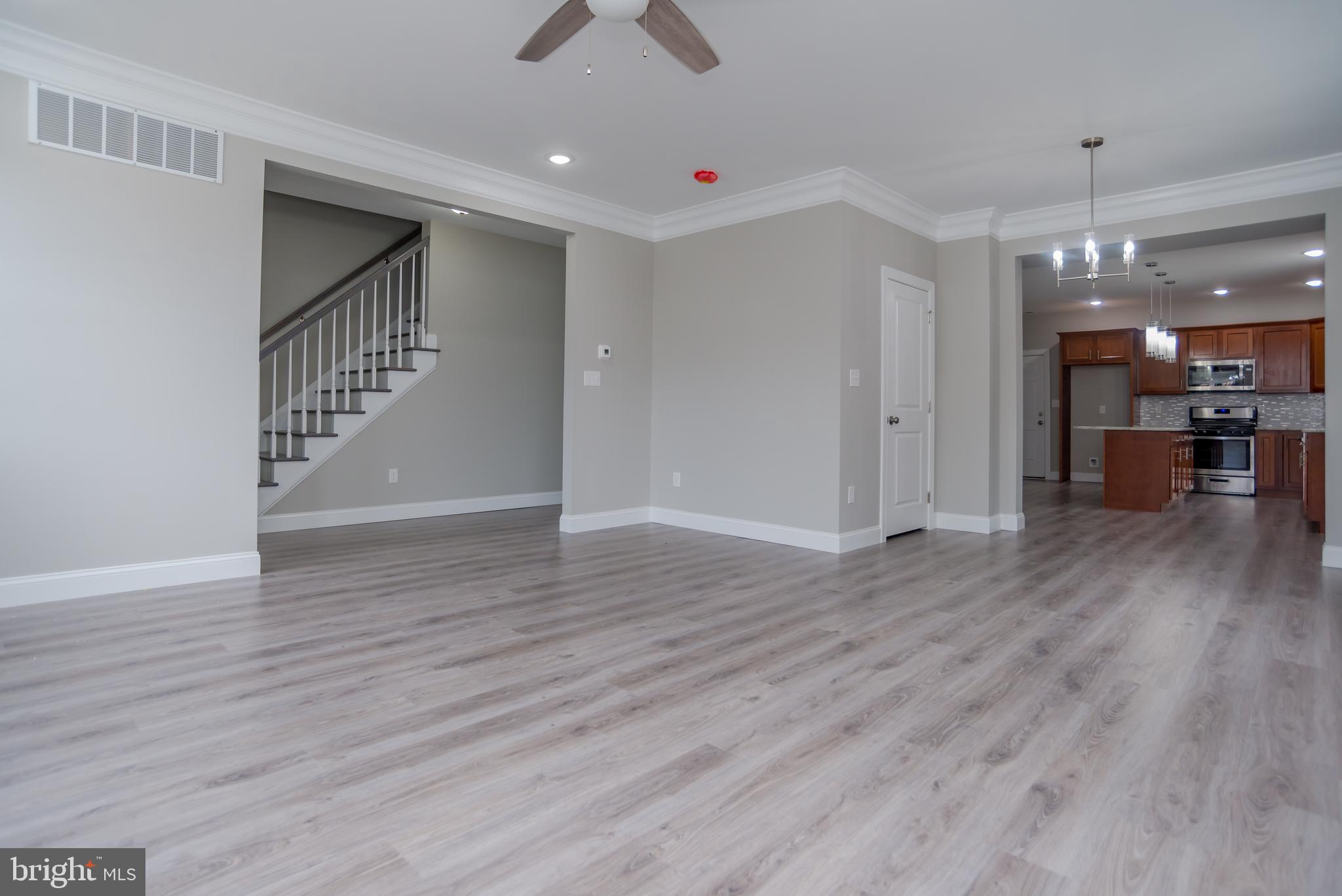 511 Byberry Road Philadelphia, PA 19116 - Photo 7 of 44 Living/dining room