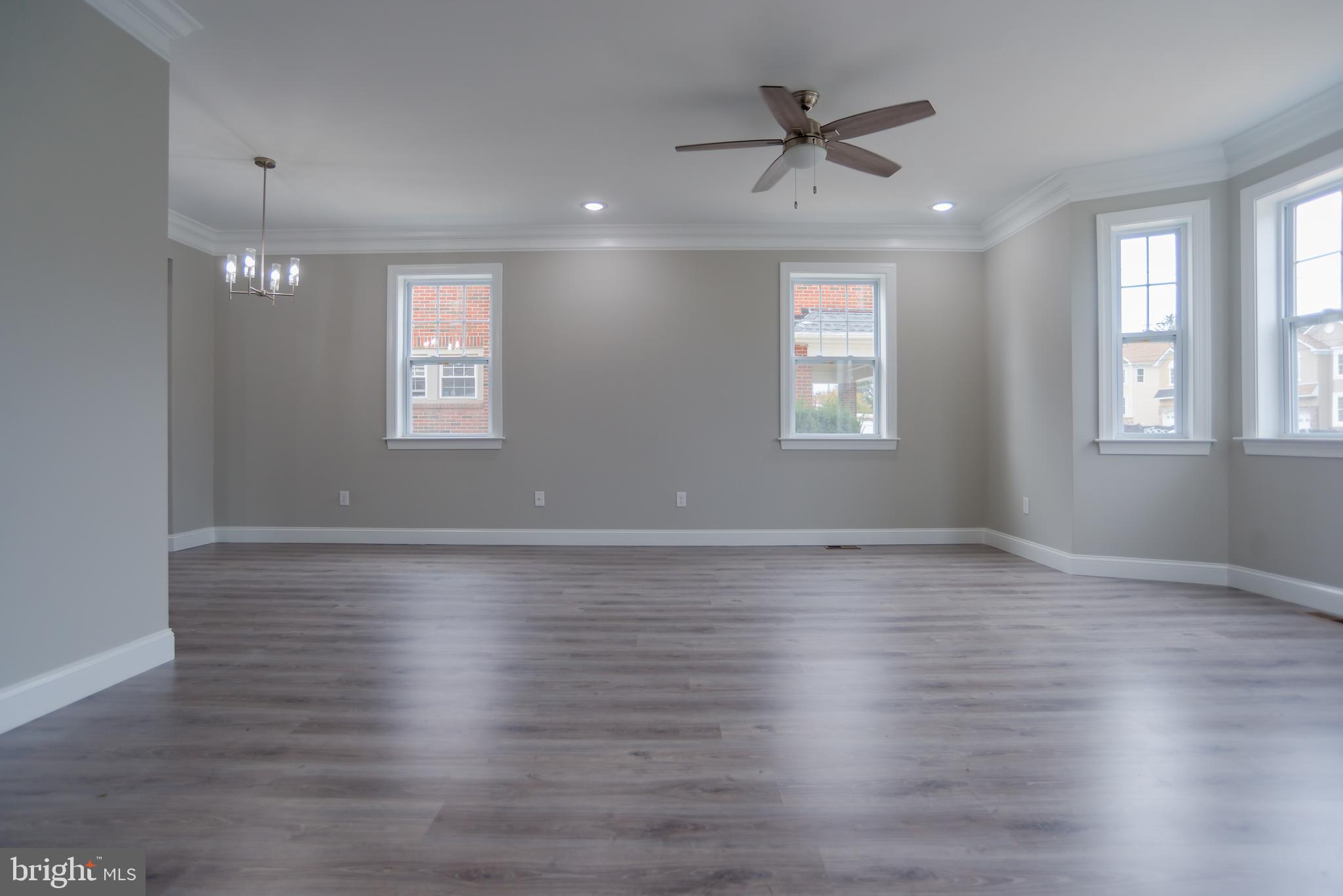 511 Byberry Road Philadelphia, PA 19116 - Photo 8 of 44 Living/dining room