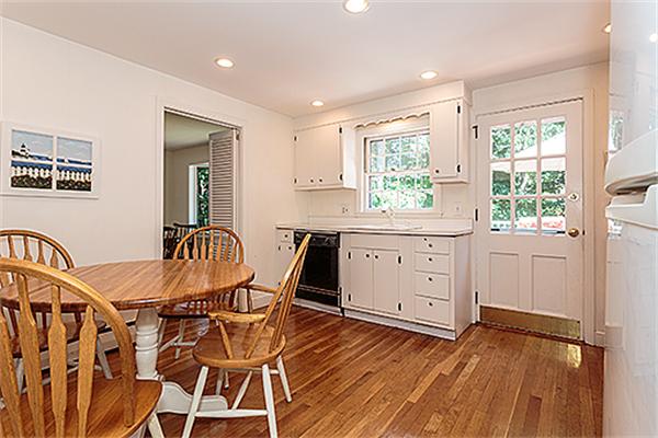 18 Hollywood Road Winchester, MA 01890 - Photo 7 of 20 Gallery Image 7