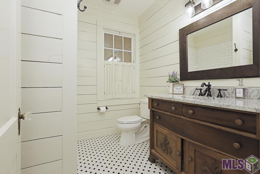 1501 Letitia Street Baton Rouge, LA 70808 - Photo 23 of 43 Hallway Bathroom