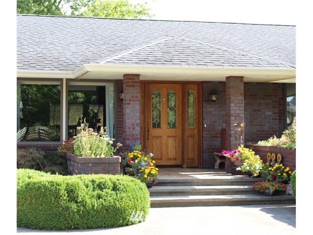 2127 Rice Road Chehalis, WA 98532 - Photo 4 of 25 a front view of a house with a porch
