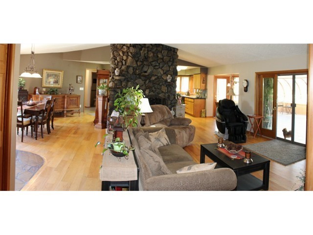 2127 Rice Road Chehalis, WA 98532 - Photo 5 of 25 a living room with furniture and a flat screen tv