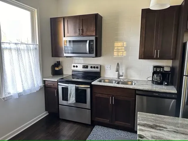 $2,200 | 222 Harper Avenue, Detroit, MI 48202