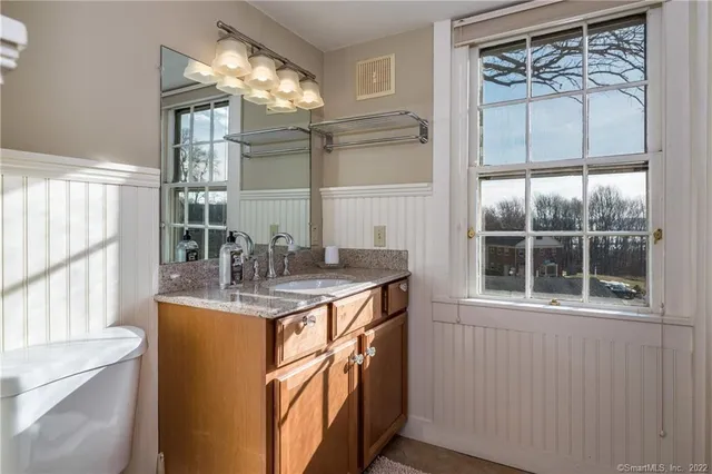 $3,200 | 27 South Main Street, Unit 9, Essex, CT 06426