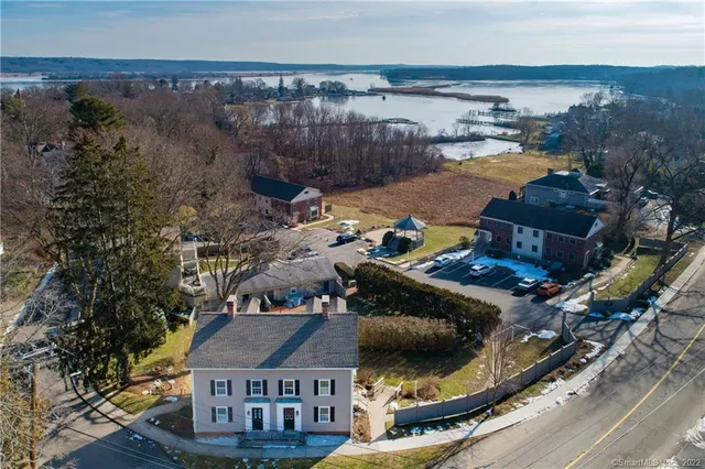 $3,200 | 27 South Main Street, Unit 9, Essex, CT 06426