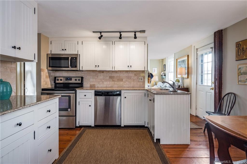 27 South Main Street, Unit 9 Essex, CT 06426 - Photo 7 of 19