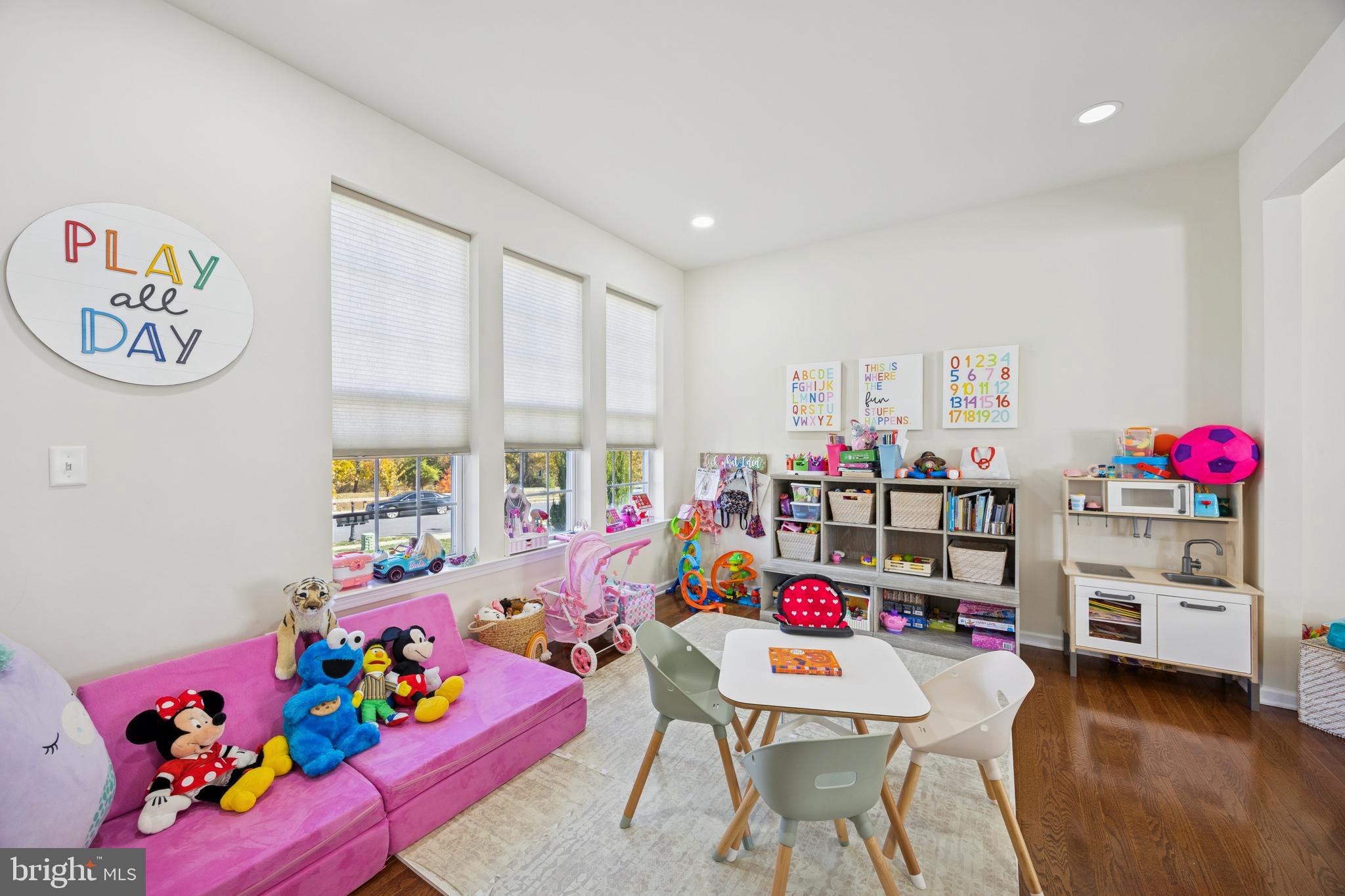 32 Stoneham Road Trenton, NJ 08638 - Photo 10 of 25