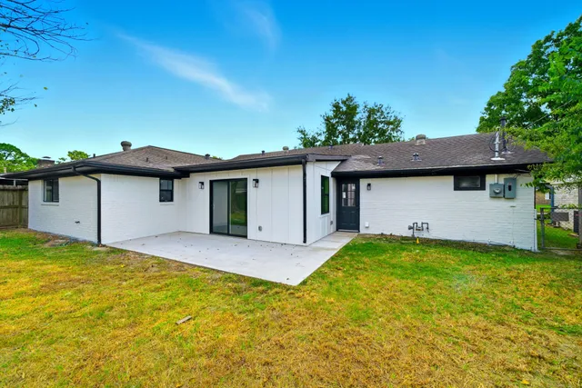 a view of a house with a yard and garage