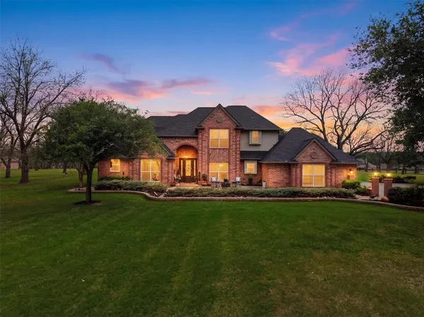 $975,000 | 10020 Flight Plan Drive, Granbury, TX 76049