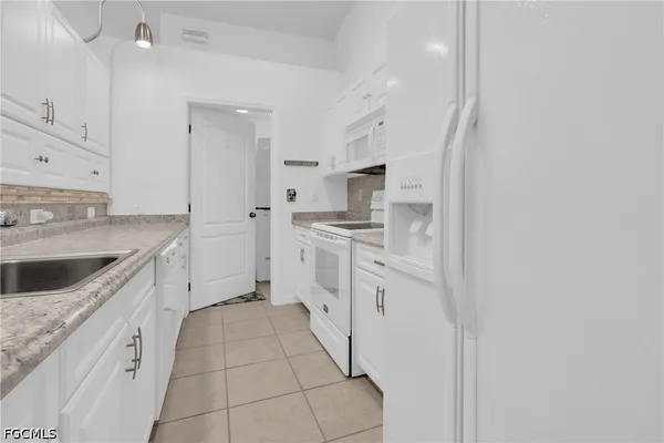 $2,100 | 2610 40th Street West, Lehigh Acres, FL 33971