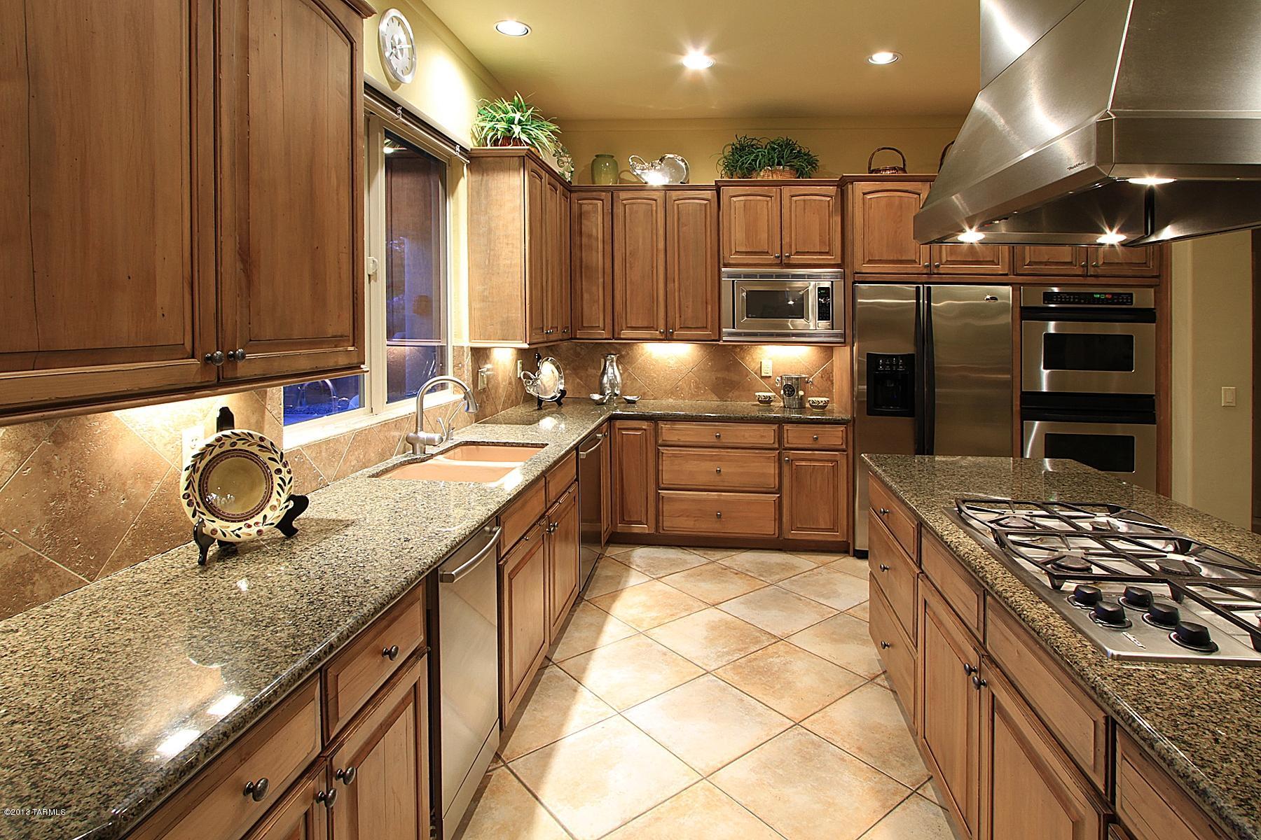 744 West Rim View Place Oro Valley, AZ 85755 - Photo 16 of 27 Gallery Image 16
