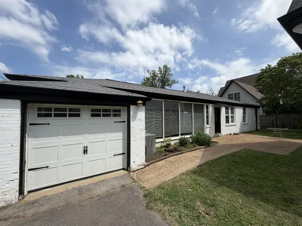 $2,700 | 1921 Castleman Drive, Unit A, Nashville, TN 37215