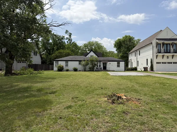 $2,700 | 1921 Castleman Drive, Unit A, Nashville, TN 37215