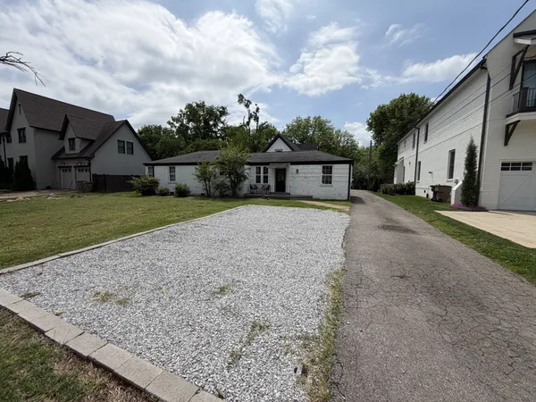 $2,700 | 1921 Castleman Drive, Unit A, Nashville, TN 37215