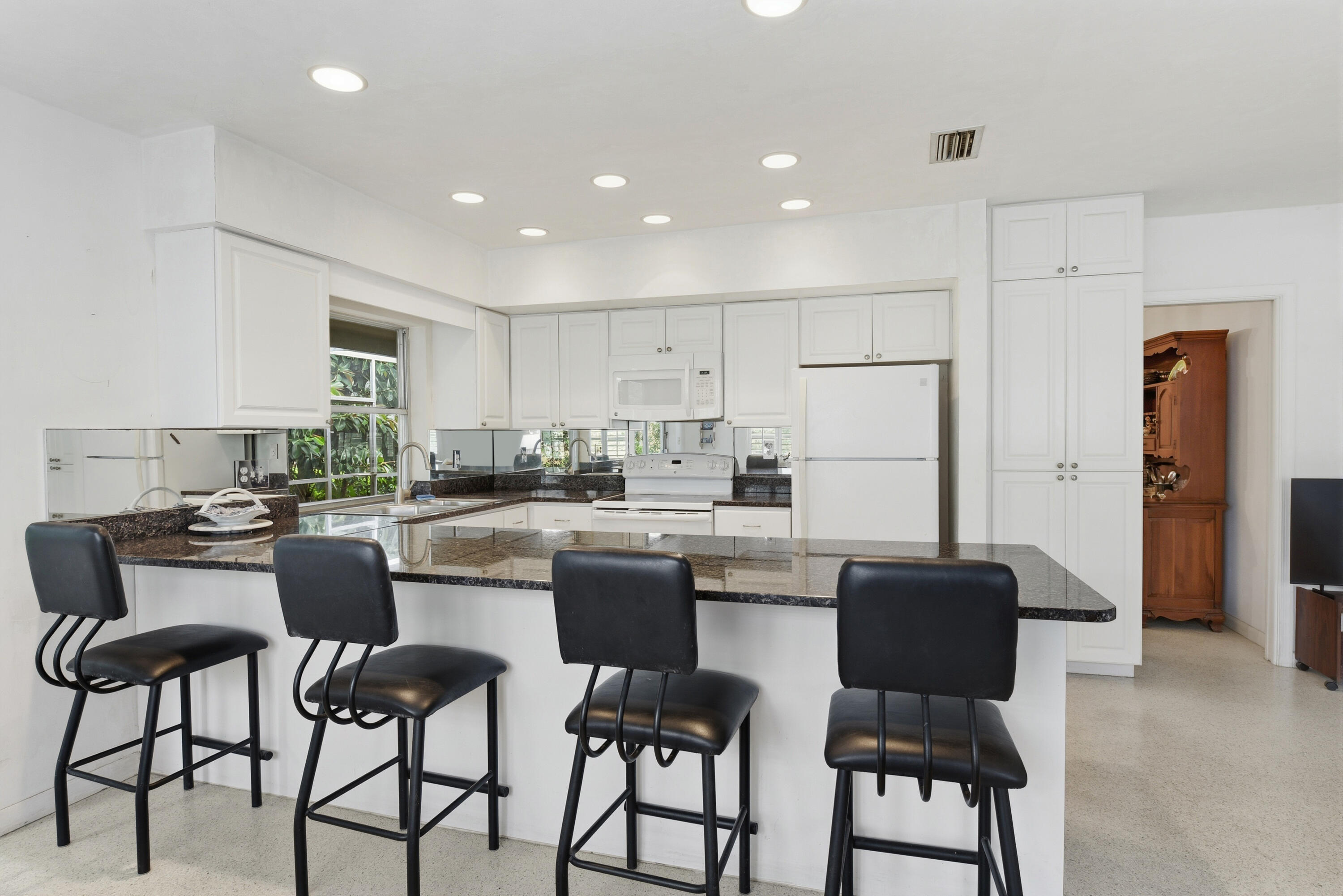 91 Southwest 11th Avenue Boca Raton, FL 33486 - Photo 11 of 29 91 SW 11th Ave_Lois Ronan_28
