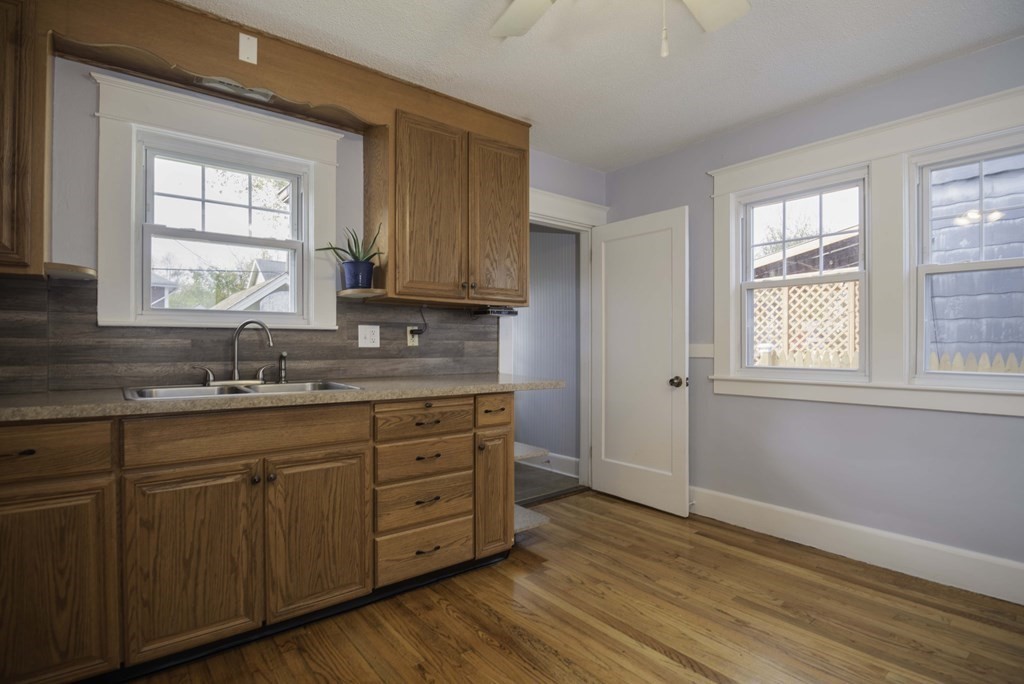58 Chilson Street Springfield, MA 01118 - Photo 11 of 25