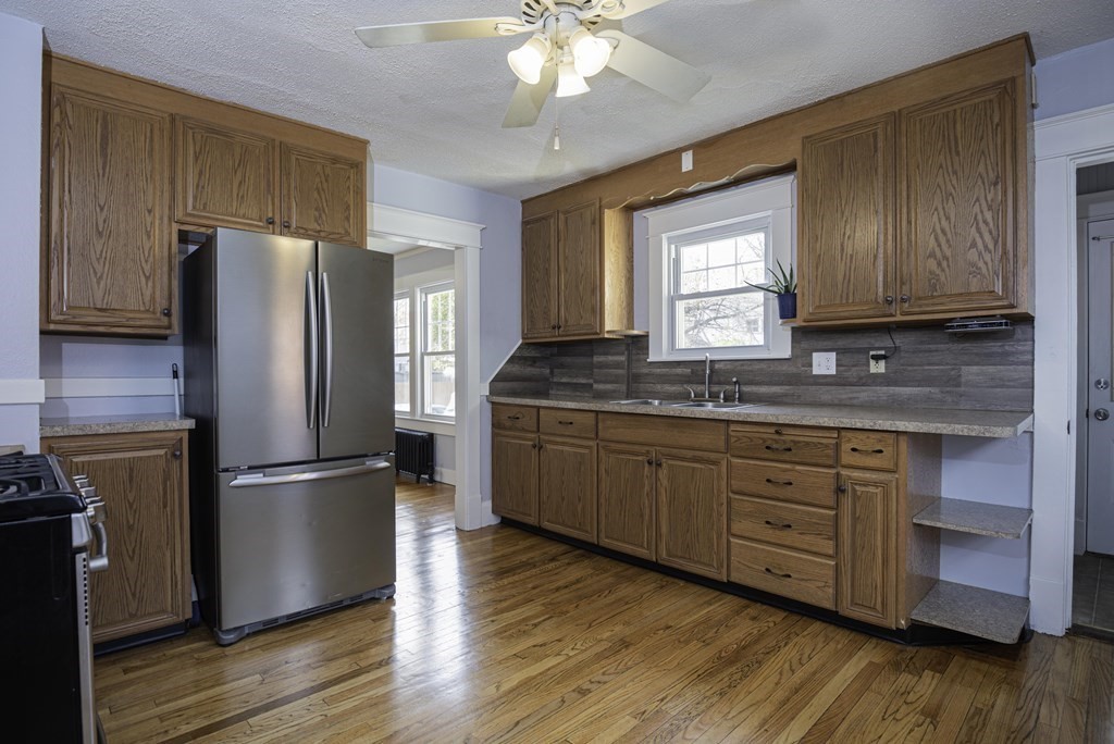 58 Chilson Street Springfield, MA 01118 - Photo 10 of 25