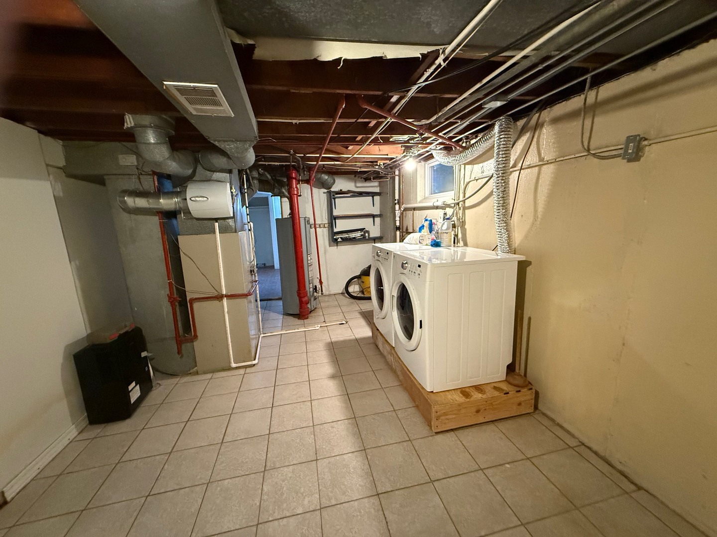 2521 Dakota Road Waukegan, IL 60087 - Photo 17 of 29 a utility room with dryer and washer