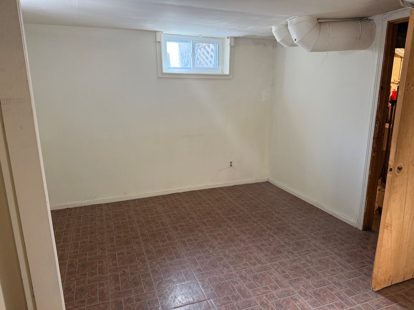 2521 Dakota Road Waukegan, IL 60087 - Photo 22 of 29 a view of a small space