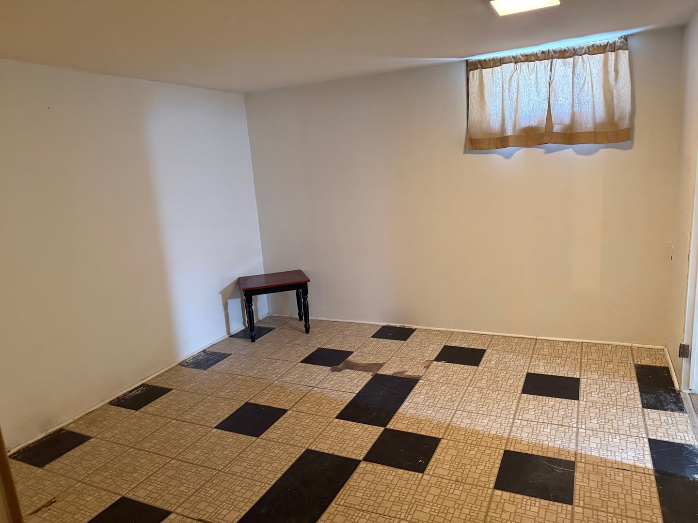 2521 Dakota Road Waukegan, IL 60087 - Photo 23 of 29 a picture of a black and white wall