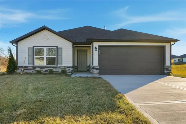 $362,990 | 637 West Bluebird Street, Gardner, KS 66030