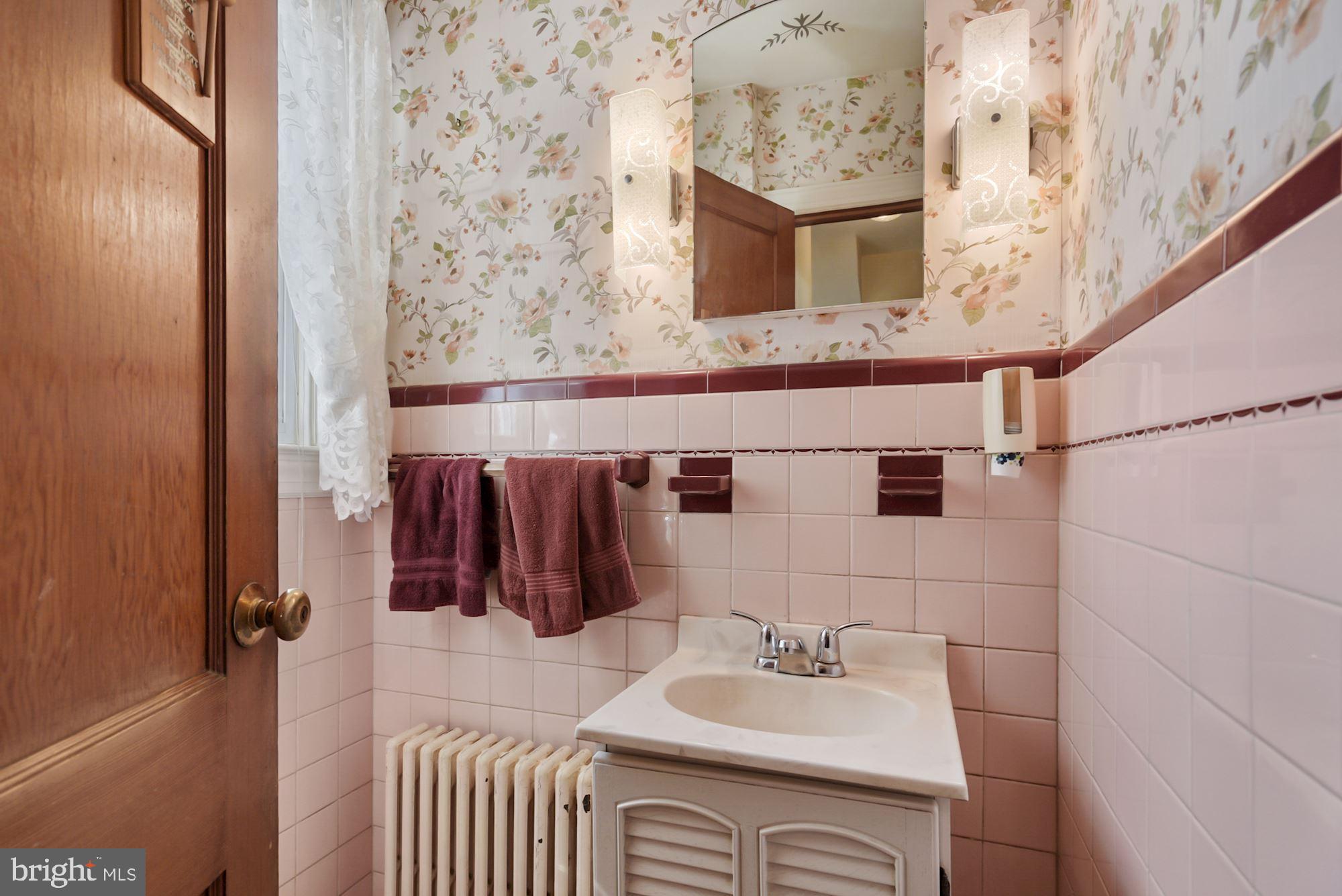 7046 Bembe Beach Road Annapolis, MD 21403 - Photo 20 of 38 First Floor - Powder Room