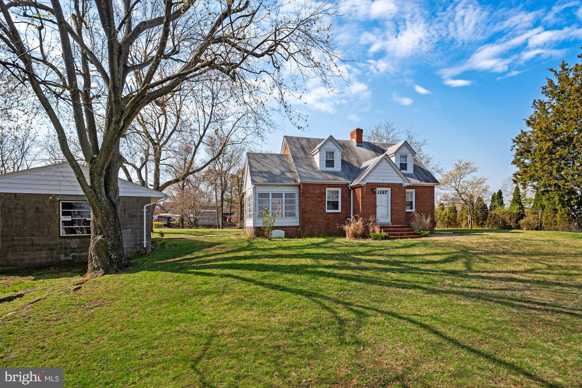 7046 Bembe Beach Road Annapolis, MD 21403 - Photo 4 of 38 Charming Waterfront Cape Cod