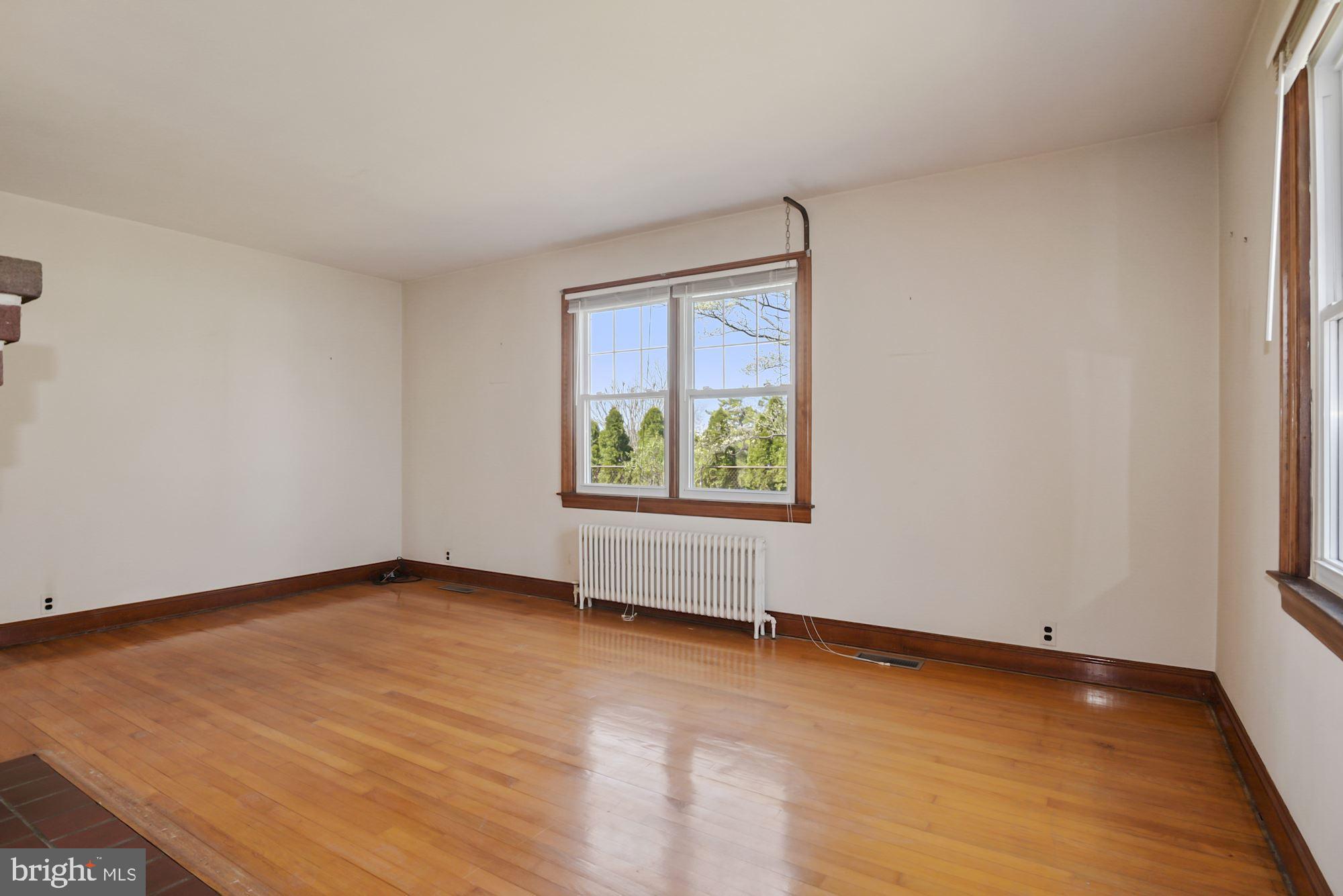 7046 Bembe Beach Road Annapolis, MD 21403 - Photo 9 of 38 Living Room
