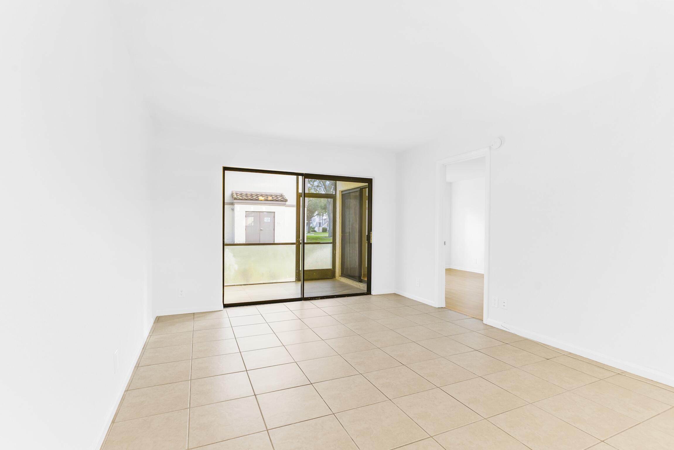 3129 Millwood Terrace, Unit M137 Boca Raton, FL 33431 - Photo 26 of 58 Living Room