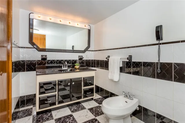 $3,300 | 275 Columbus Avenue, Pawtucket, RI 02861