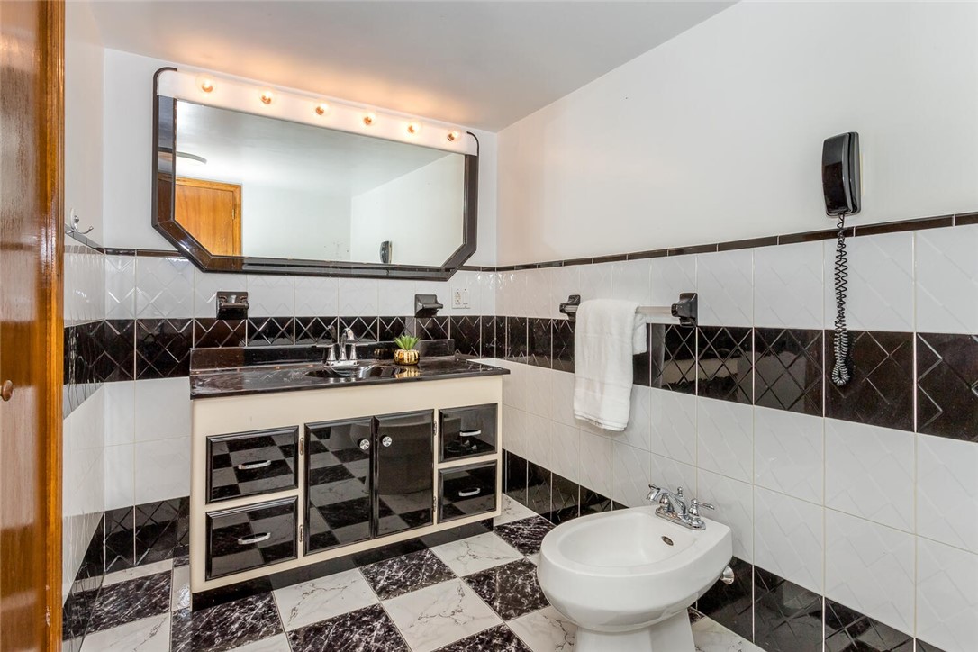 275 Columbus Avenue Pawtucket, RI 02861 - Photo 13 of 20