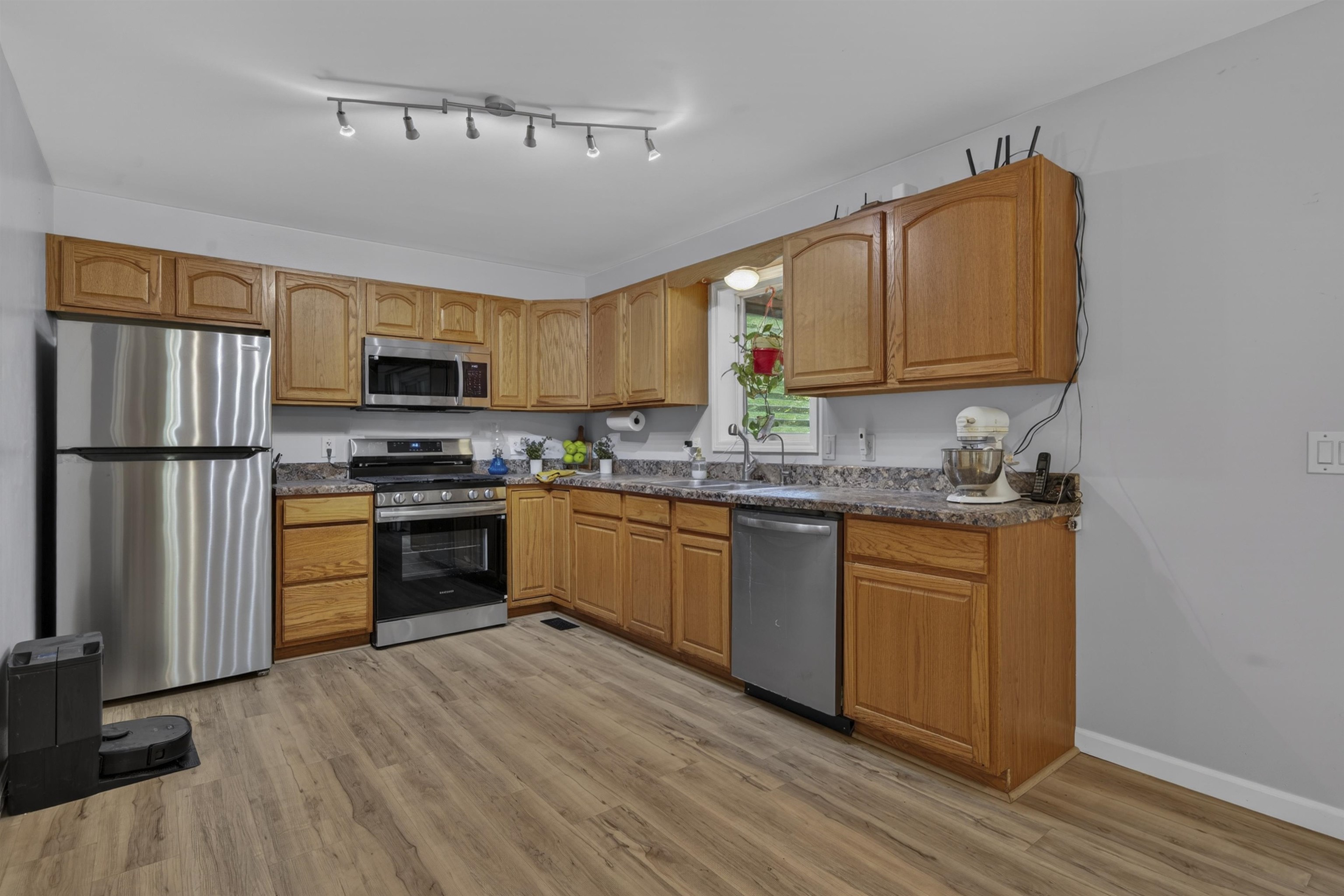 112 Shaker Road Canterbury, NH 03224 - Photo 4 of 60