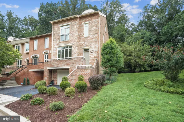 $925,000 | 10901 Whiterim Drive, Potomac, MD 20854