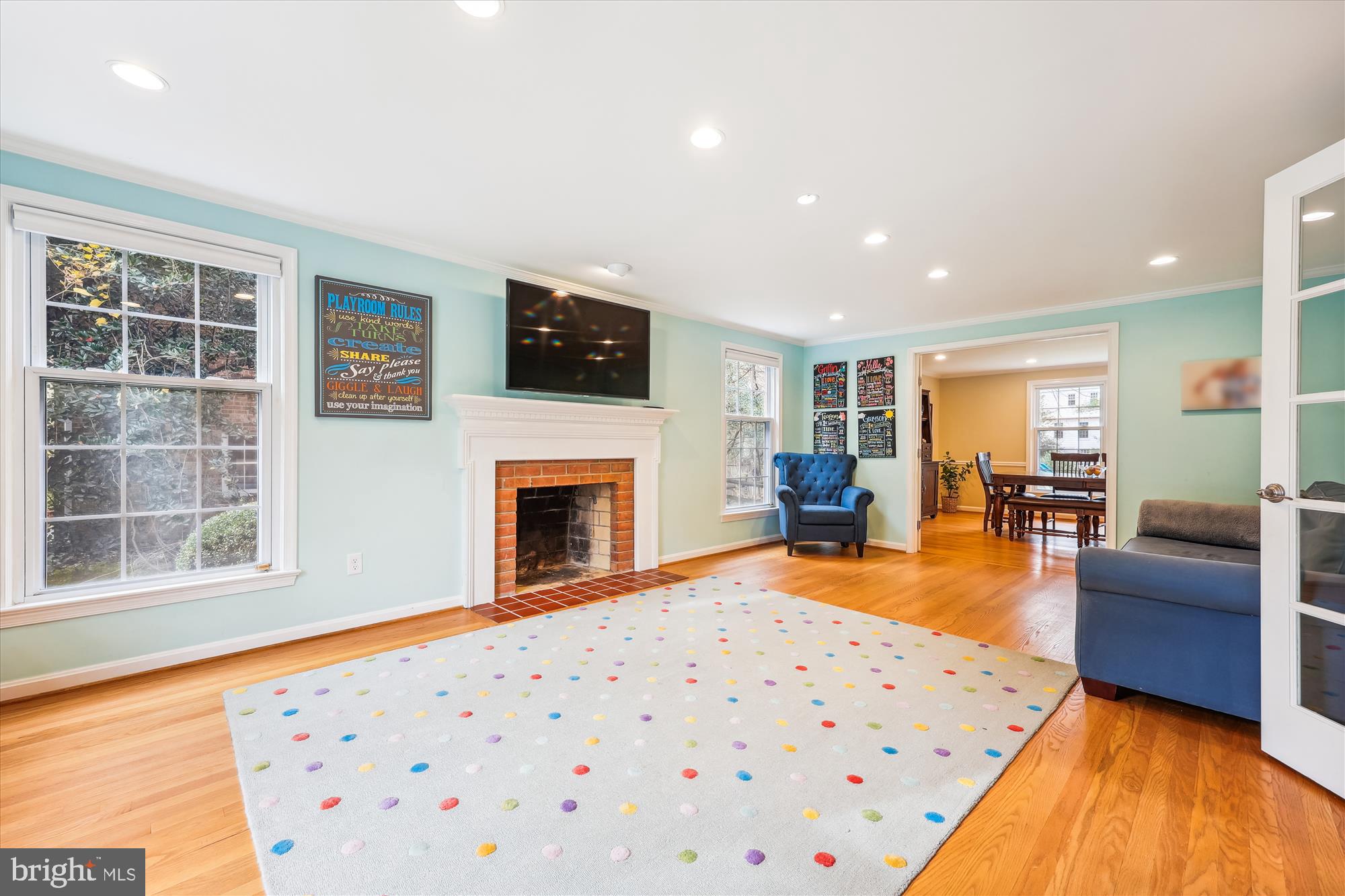 9029 Willow Valley Drive Potomac, MD 20854 - Photo 21 of 83 Living Room