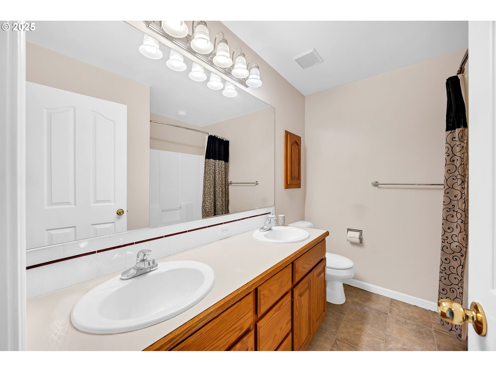 4101 Southwest 30th Court Gresham, OR 97080 - Photo 38 of 47