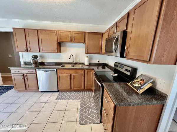 $2,200 | 709 Lorraine Circle, Wilmington, NC 28412