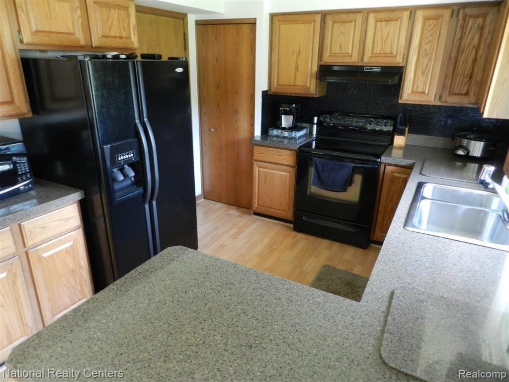 2517 Rambling Way Bloomfield Hills, MI 48302 - Photo 9 of 26 DSCN2198.JPG
