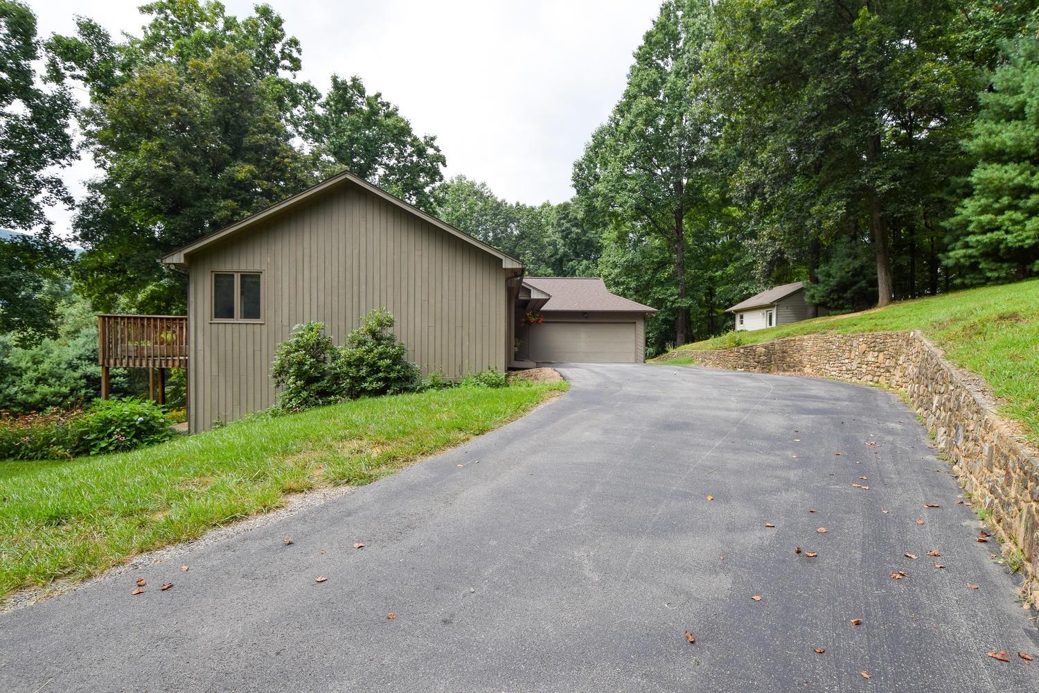 6539 Poage Valley Rd Extension Roanoke, VA 24018 - Photo 30 of 34 31
