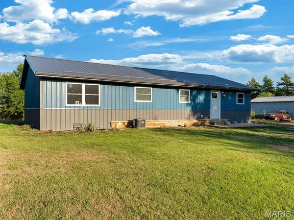 $284,000 | 590 Neff Road, Leasburg, MO 65535