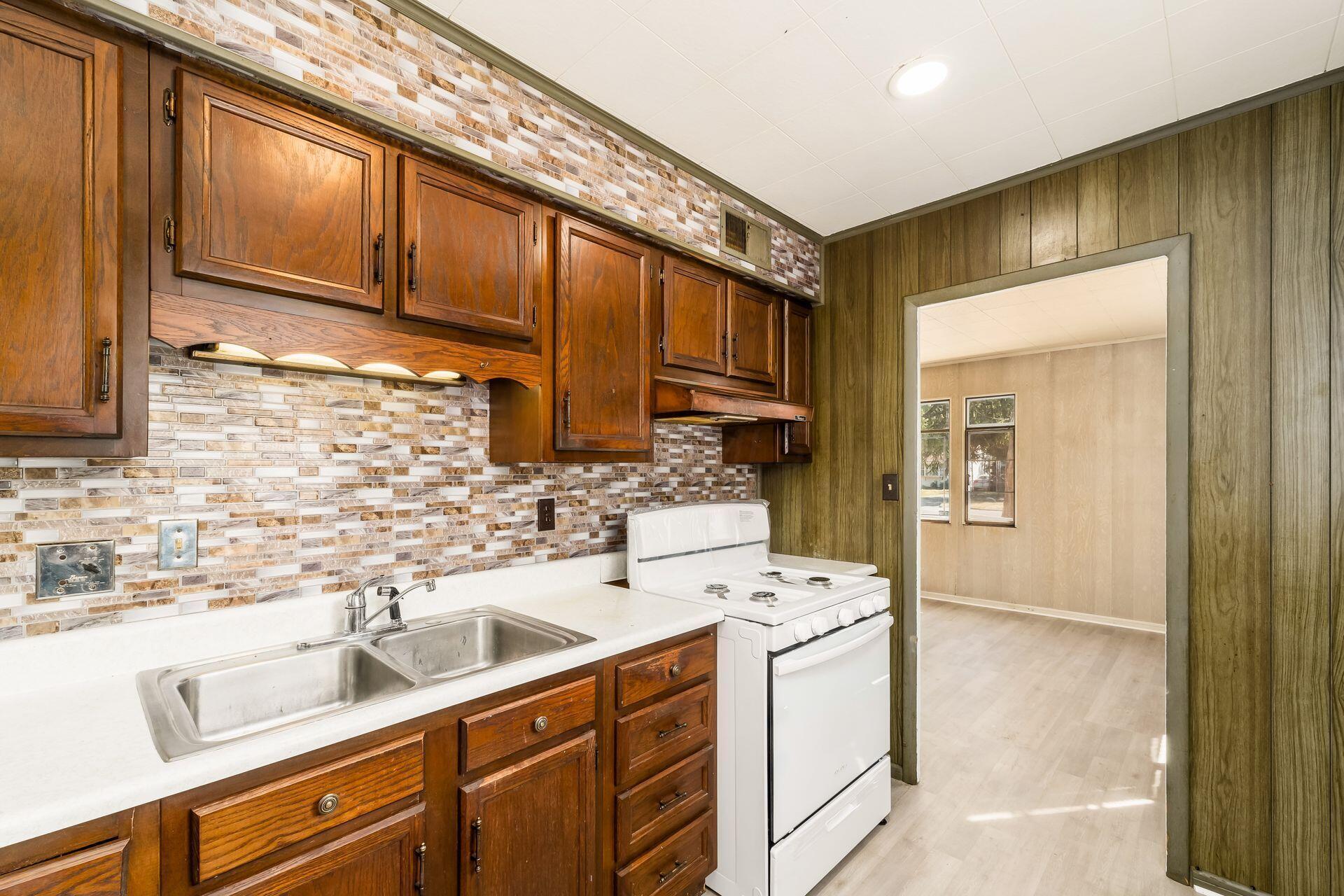 879 South Hampton Road Columbus, OH 43227 - Photo 8 of 25 15_879 S Hampton R